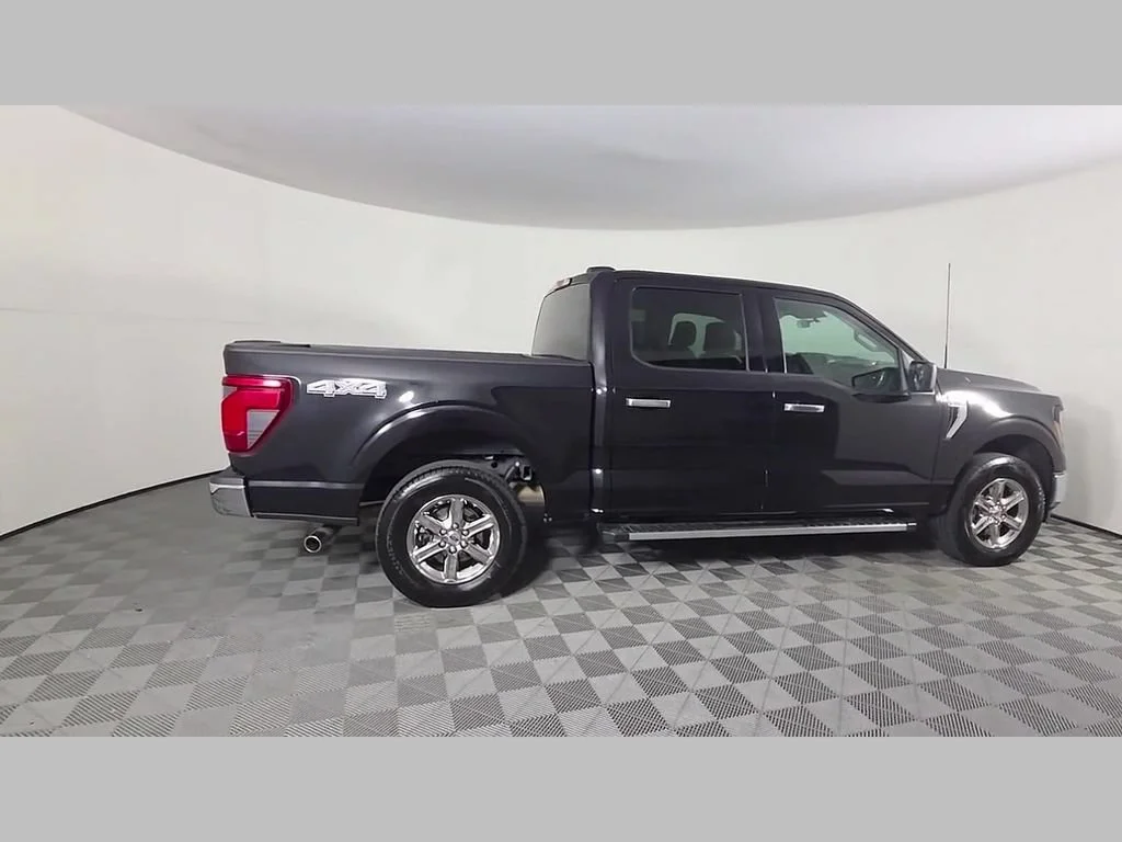 Used 2025 Black Metallic Ford XLT image 39