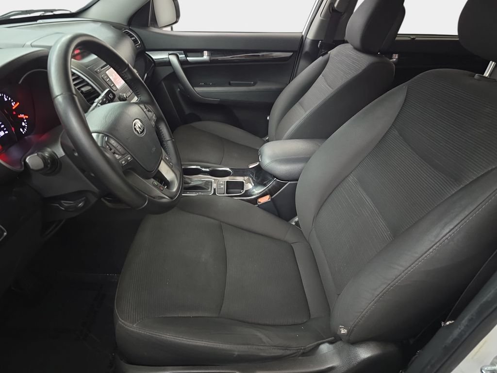 Used 2015 Snow White Pearl Kia LX image 17