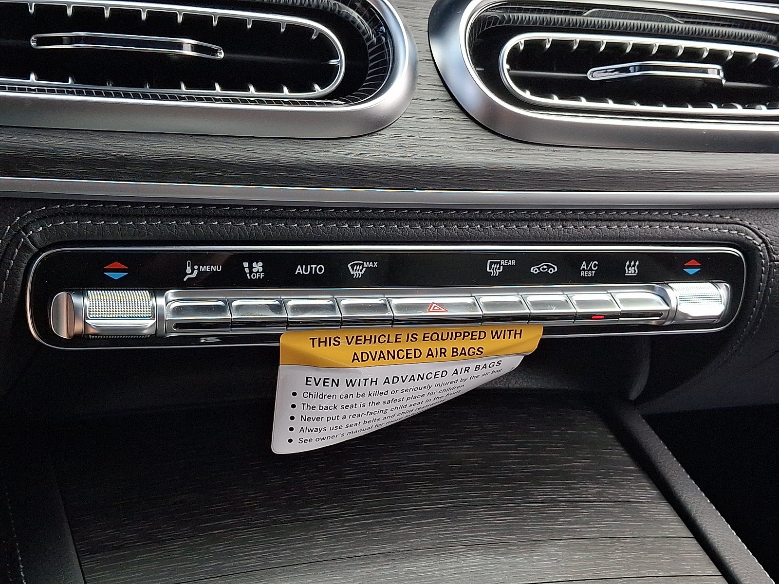 New 2027 MANUFAKTUR Moonlight White Metallic Mercedes-Benz AMG® GLE 53e 4MATIC+ Coupe image 14