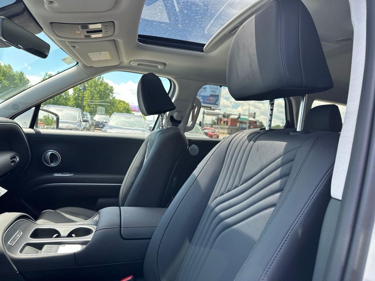 New 2026 White Hyundai SEL Premium AWD image 8