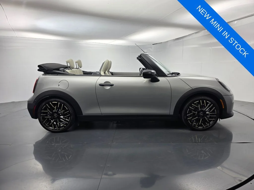 New 2026 Silver MINI Signature Plus image 3