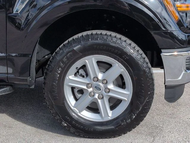 New 2026 Agate Black Metallic Ford XLT image 11