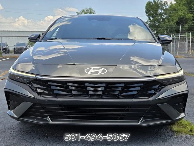 Used 2025 Gray Hyundai SEL Sport image 8