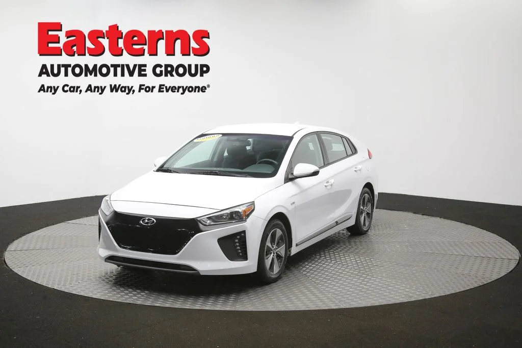 Used 2019 White Hyundai Base image 55