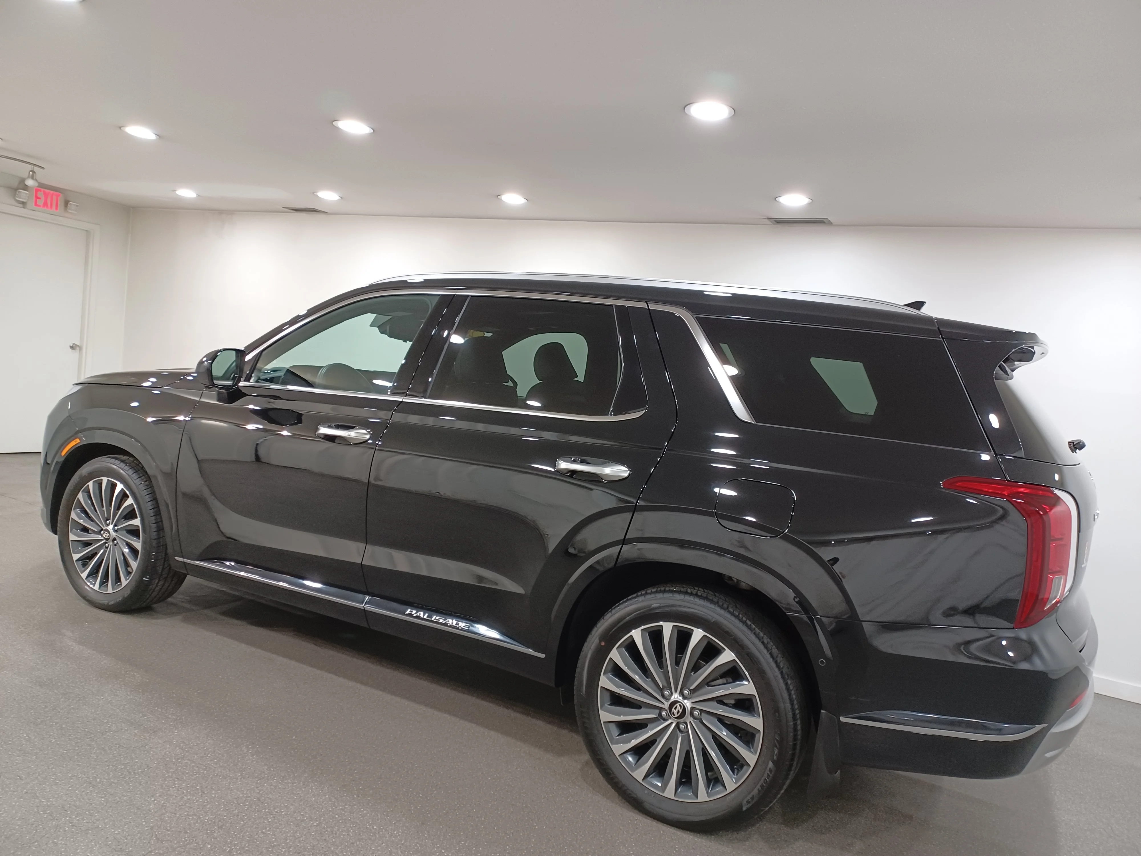 Certified Used 2024 Abyss Black Hyundai Ultimate Calligraphy AWD*7 Pass | Adaptive Cruise | Remote Start | Nav | 360 Cam | Cooled Leather image 7