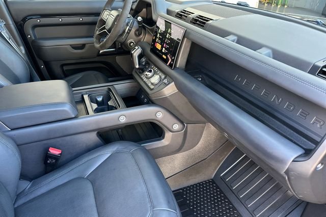 Used 2023 Black Land Rover V8 image 15