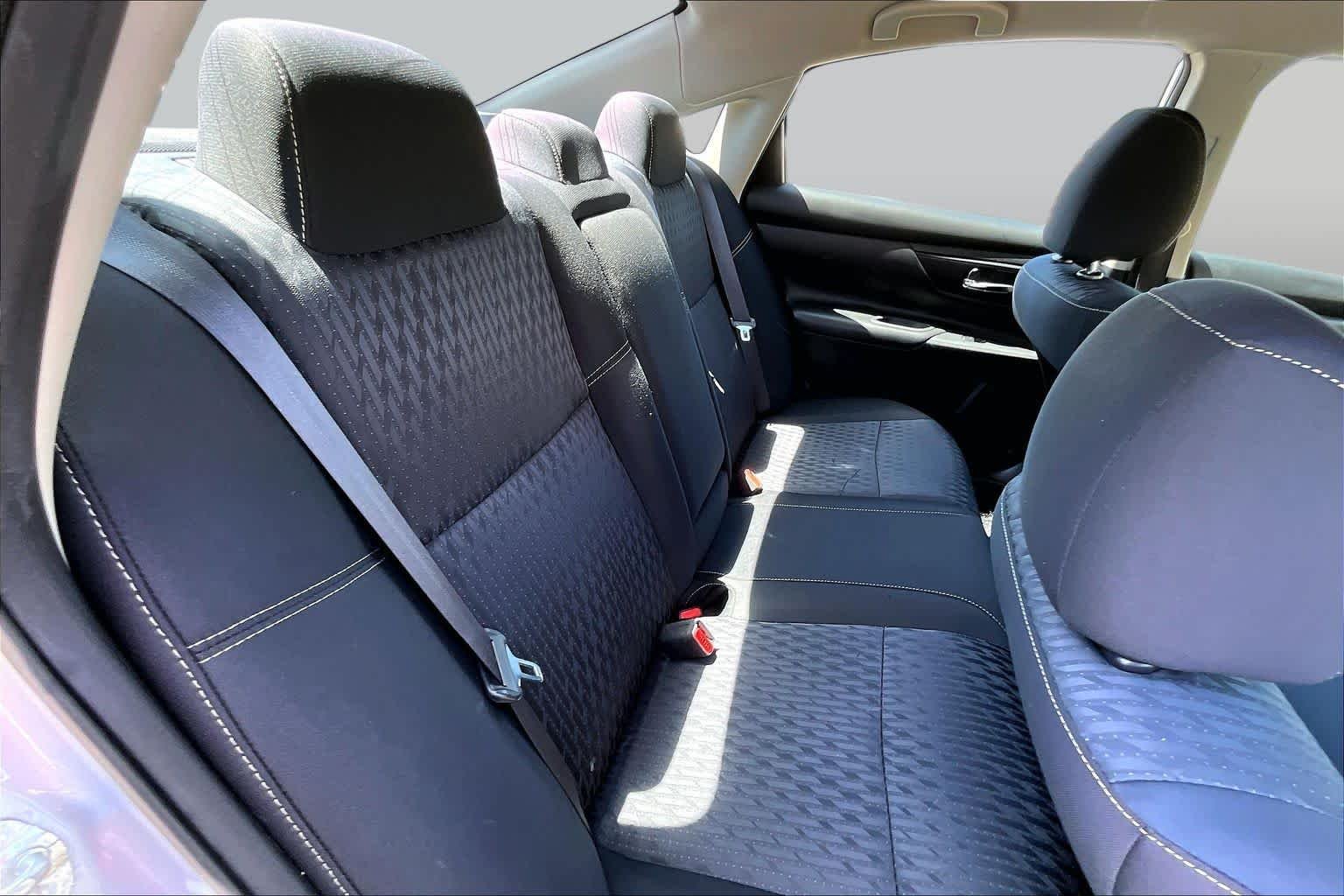 Used 2018 Brilliant Silver Nissan 2.5 S image 22