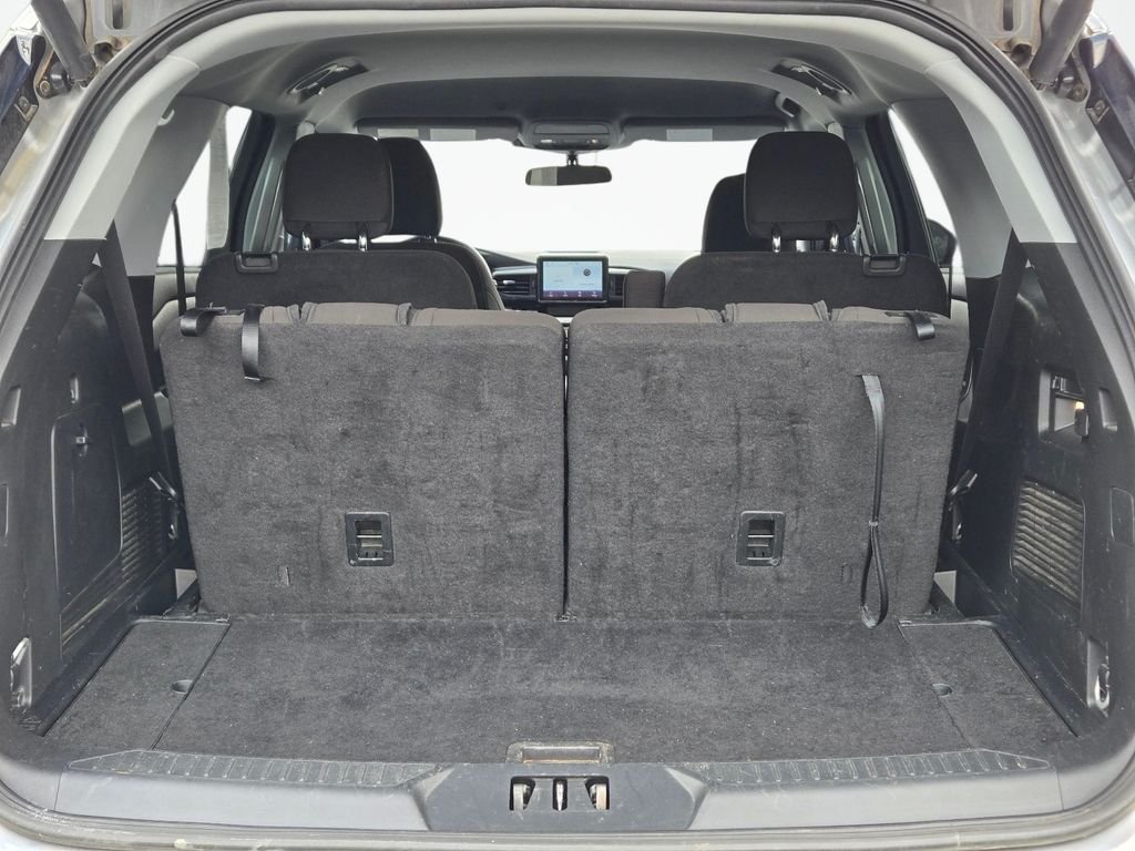 Used 2023 Silver Ford XLT image 8