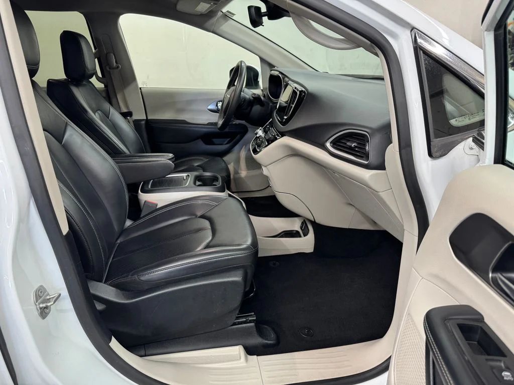 Used 2023 White Chrysler Touring L image 30