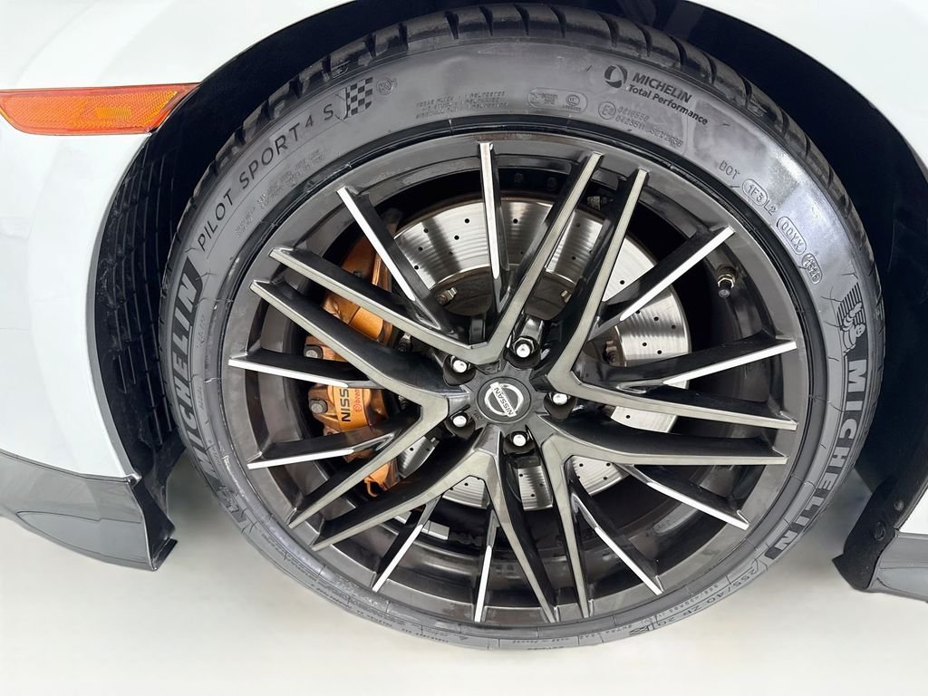 Used 2020 Super Silver Nissan Premium image 27