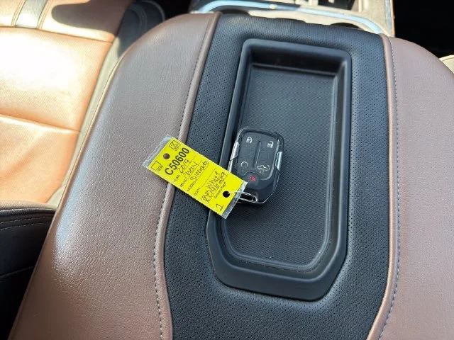 Used 2019 IRIDESCENT PEARL TRICOAT Chevrolet High Country image 29