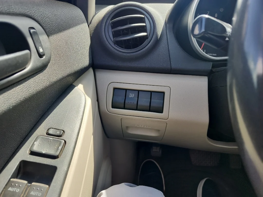 Used 2007  Mazda Sport image 28