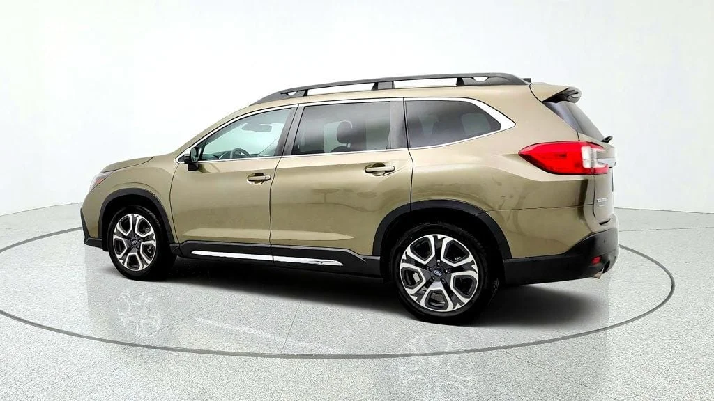 Used 2023 Autumn Green Metallic Subaru Limited 8-Seater w/ Moonroof & Nav System image 7
