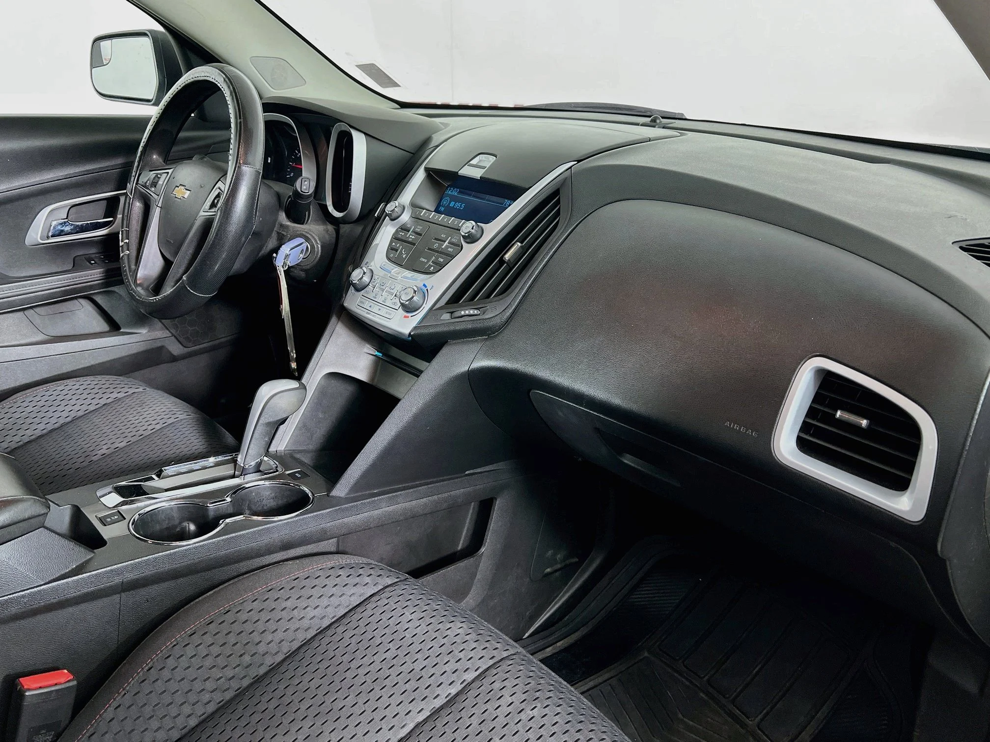 Used 2013 Silver Ice Metallic Chevrolet LS image 33