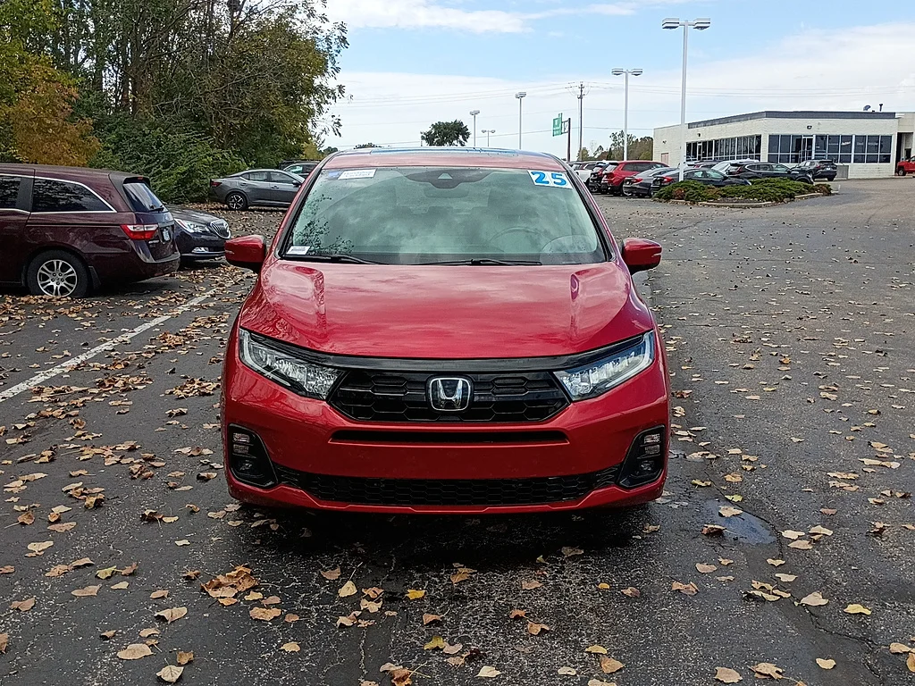 2025 Honda Odyssey Touring, photo 8 of 12