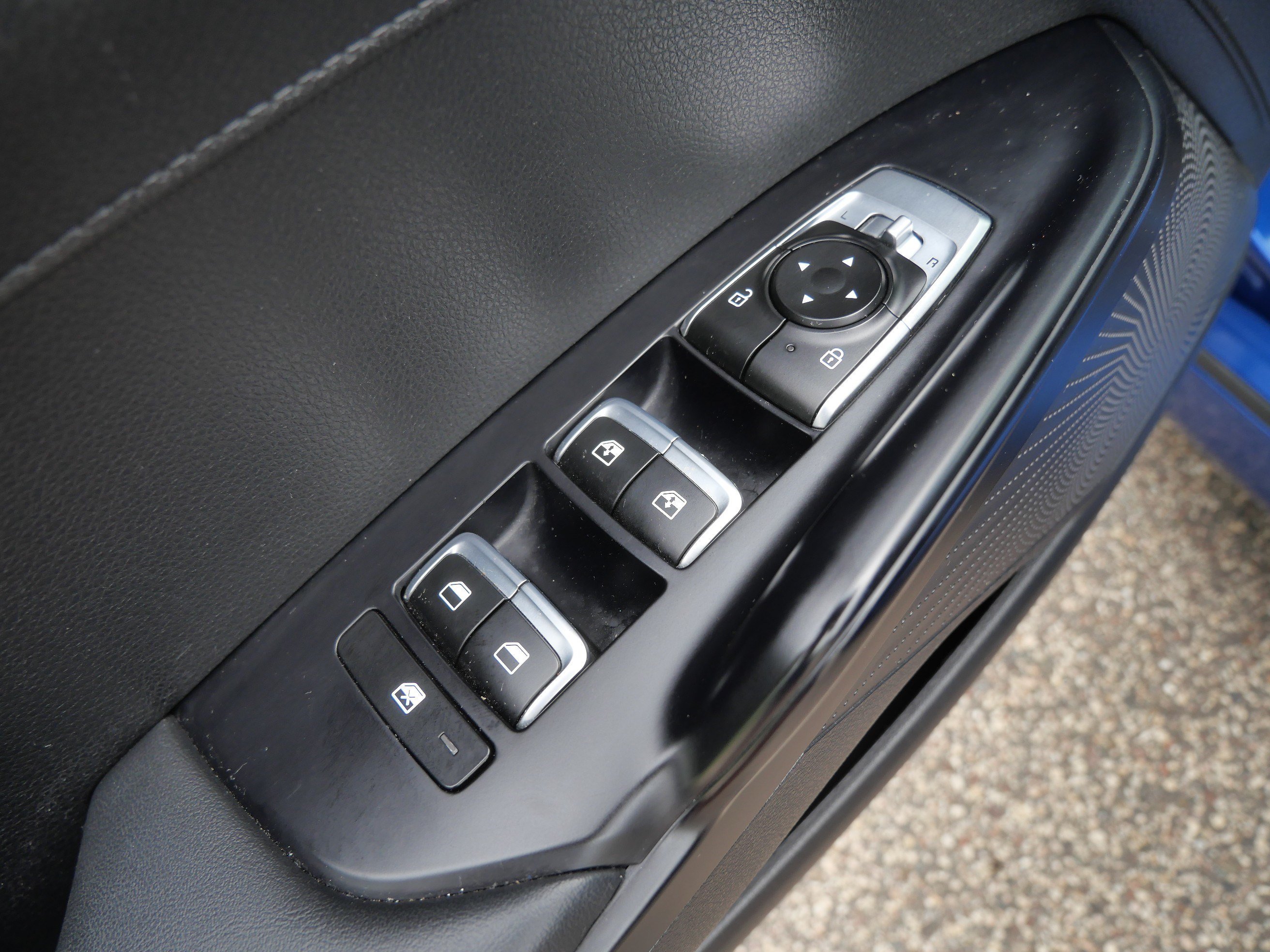Used 2022 Sapphire Blue Kia GT-Line image 19