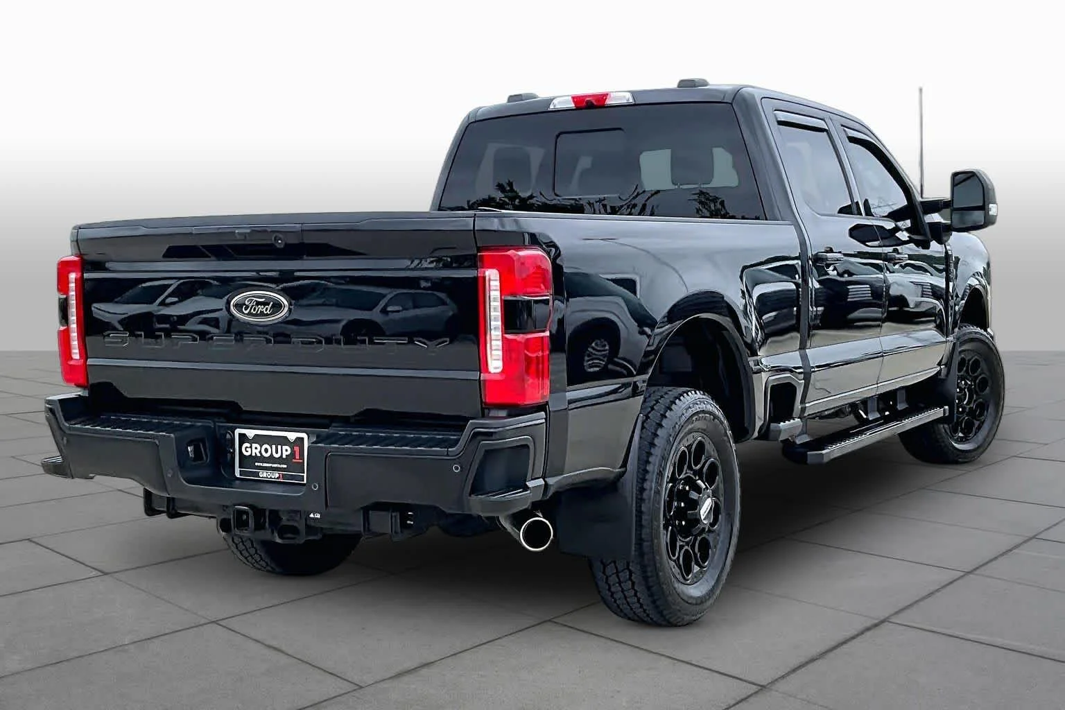 Used 2024 Agate Black Metallic Ford LARIAT image 12