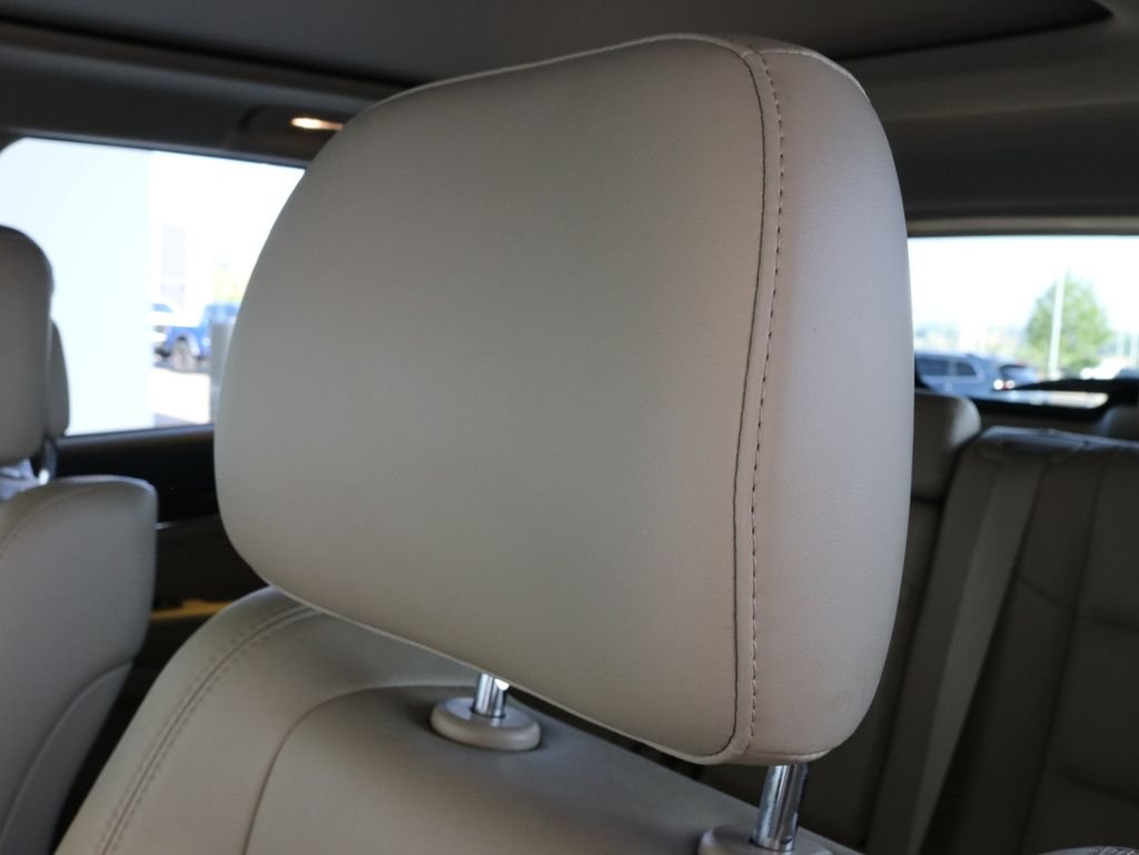 Used 2011 Gray Jeep Limited image 27
