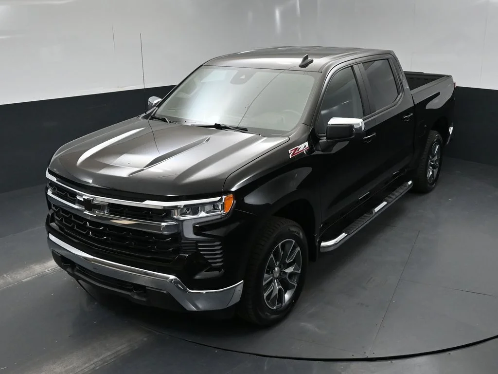 Used 2025 Black Chevrolet LT image 36