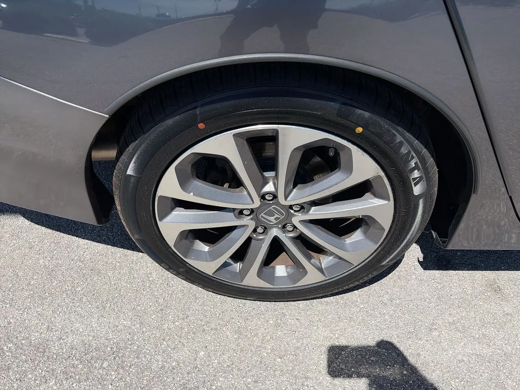 Used 2015  Honda Sport image 29