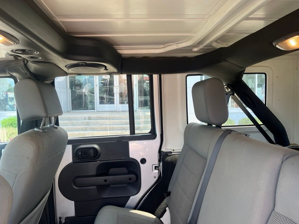 Used 2008 Silver Jeep Unlimited Sahara image 10