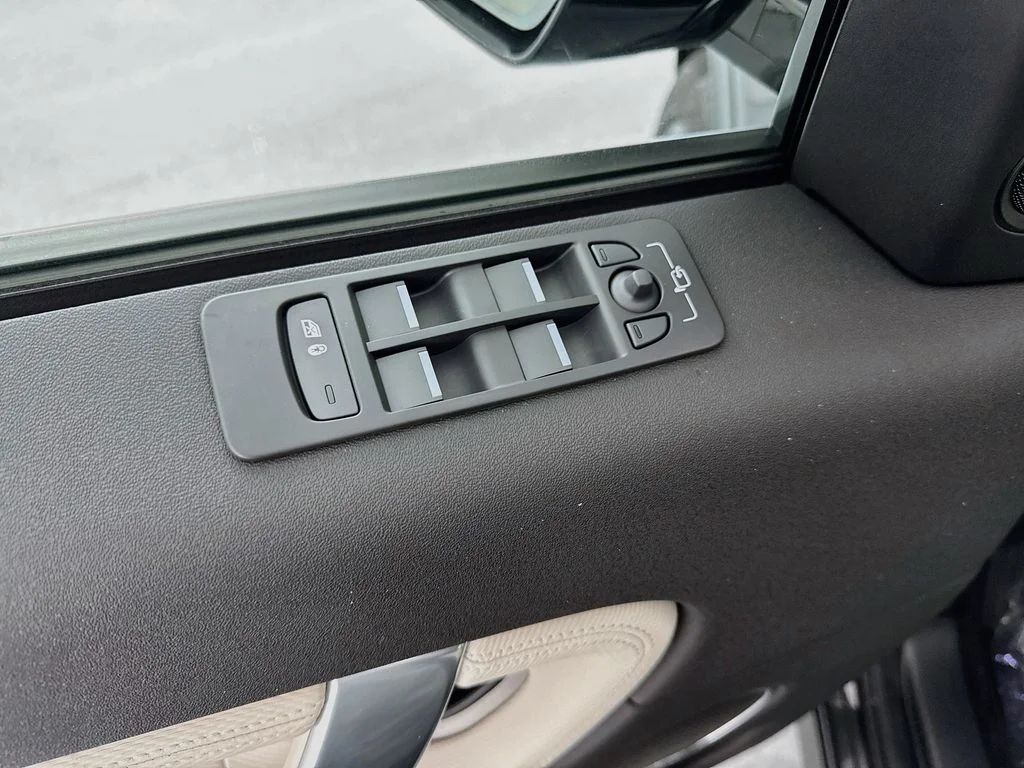 New 2026 Carpathian Grey Land Rover Landmark image 18