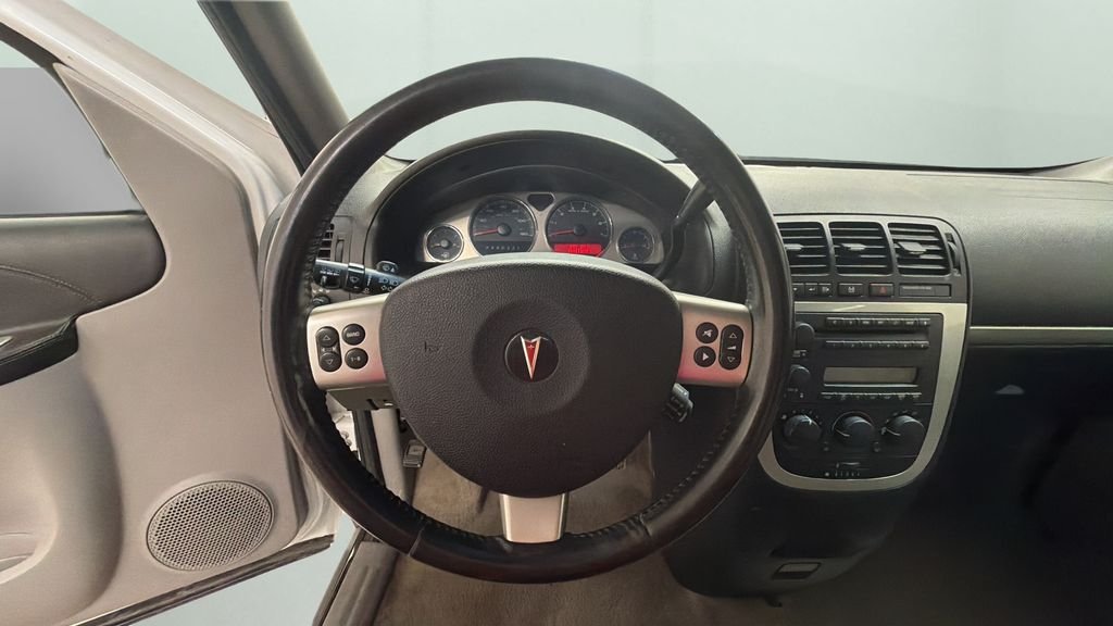 Used 2006 White Pontiac Base image 12