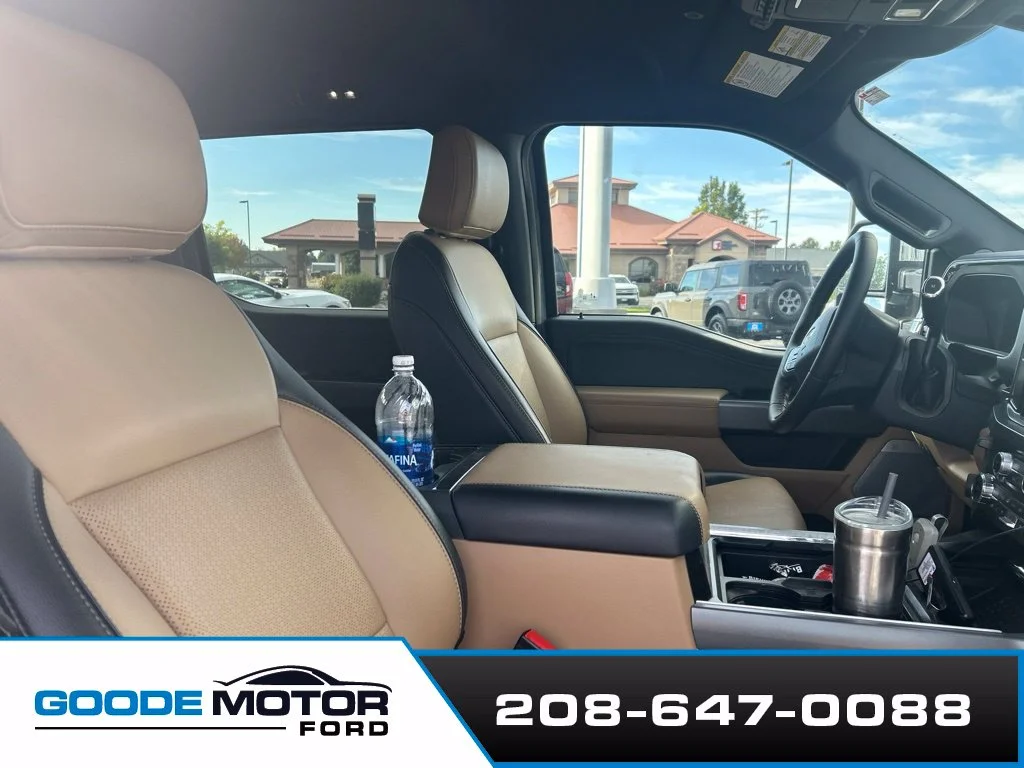 Used 2025 Gray Metallic Ford Lariat image 3