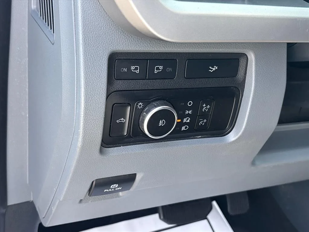 Used 2023 Oxford White Ford XLT image 28
