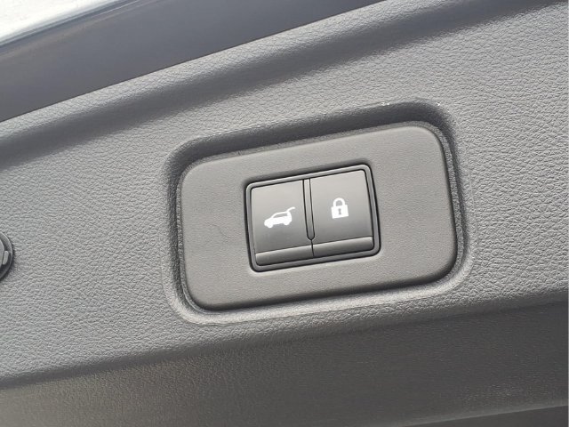 Used 2025  Nissan SL image 22