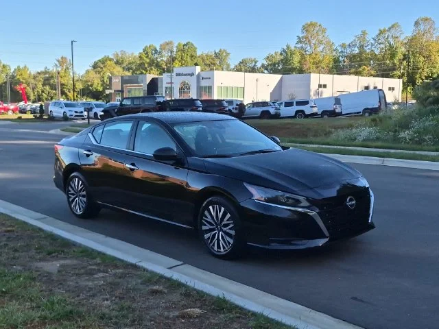 Used 2025 Black Nissan 2.5 SV image 15