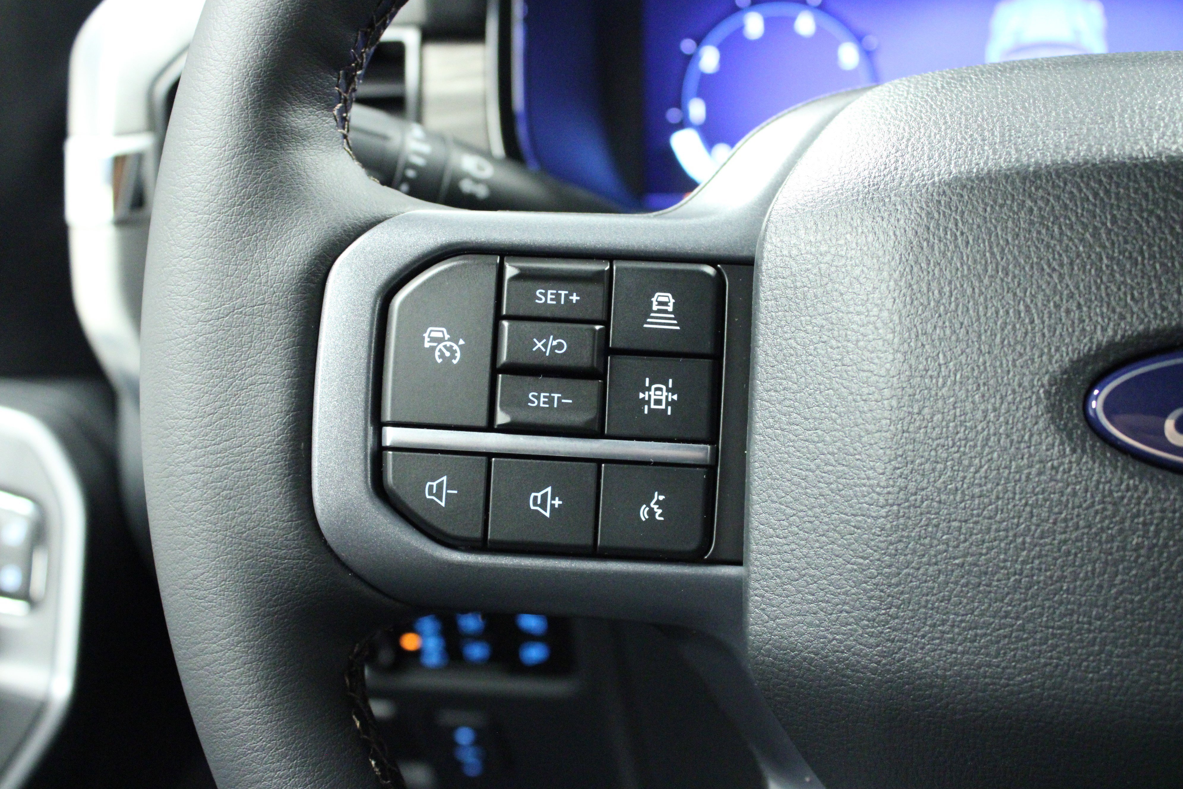 New 2026 Carbonized Gray Metallic Ford LARIAT image 21