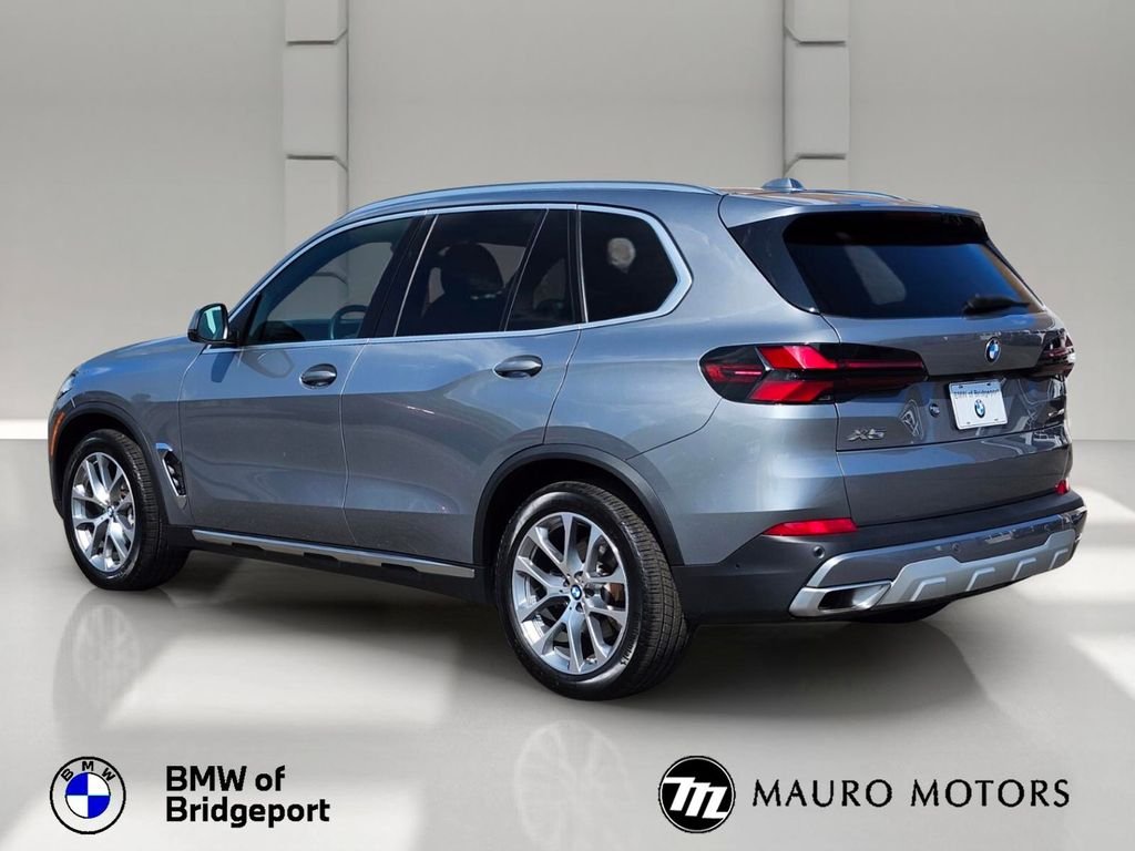 Used 2024 Gray BMW xDrive40i image 4