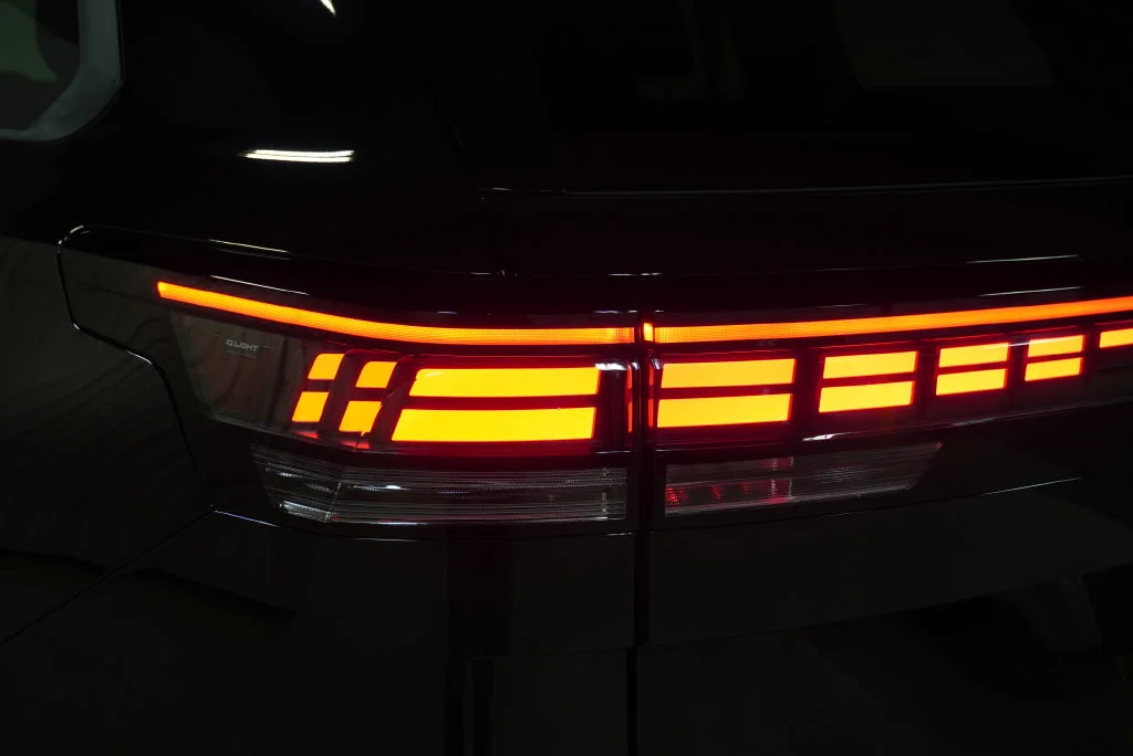 New 2027 Deep Black Volkswagen SE w/Technology image 36