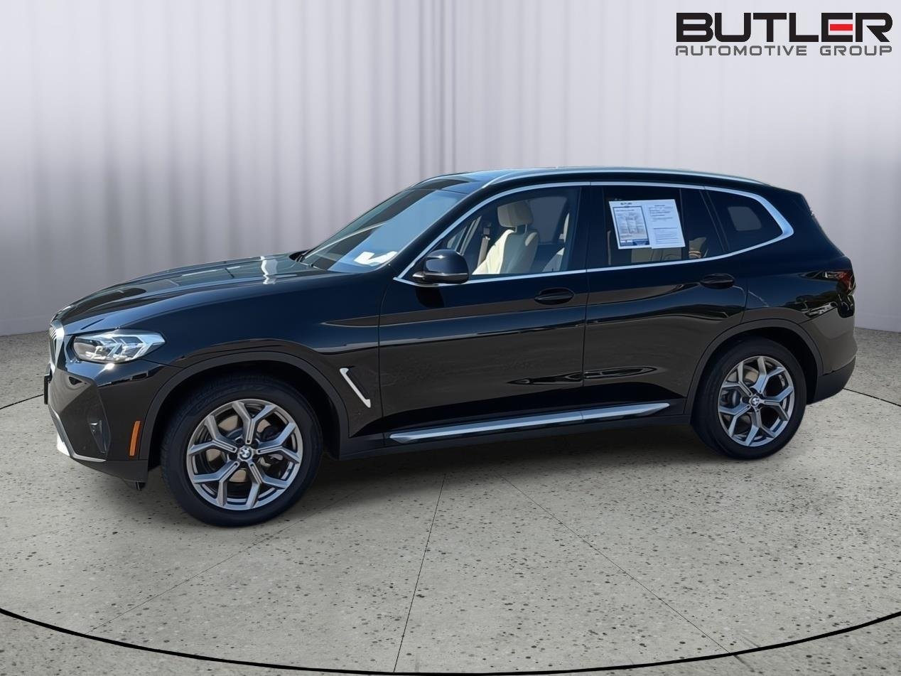 Used 2022 Jet Black BMW xDrive30i image 3