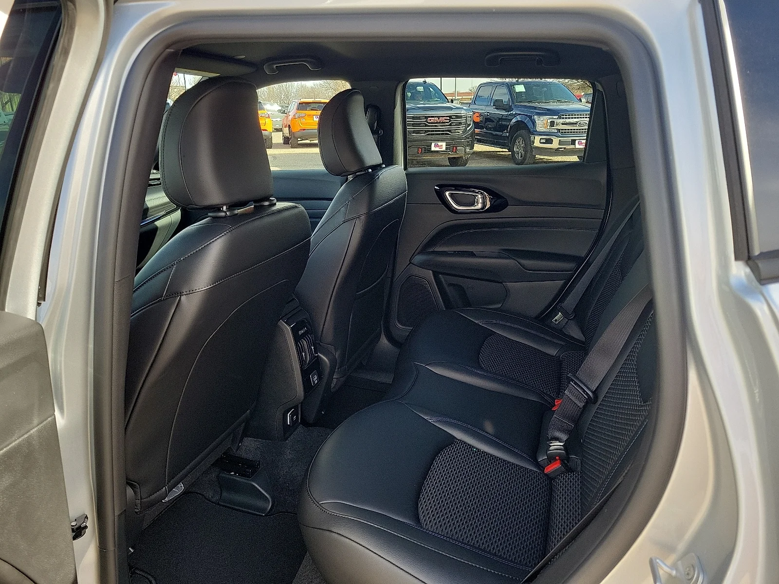 New 2026 Silver Zynith Jeep LATITUDE ALTITUDE 4X4 image 9