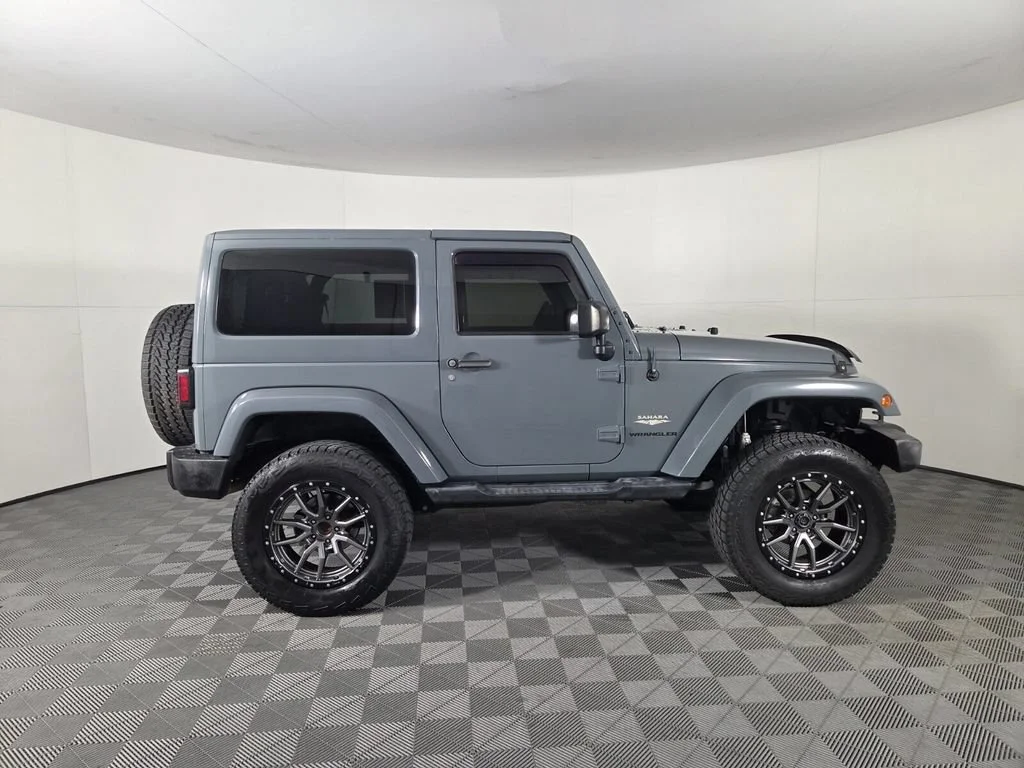 Used 2015 Anvil Clearcoat Jeep Sahara image 4