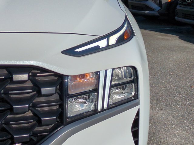 Used 2023 White Hyundai SE image 10