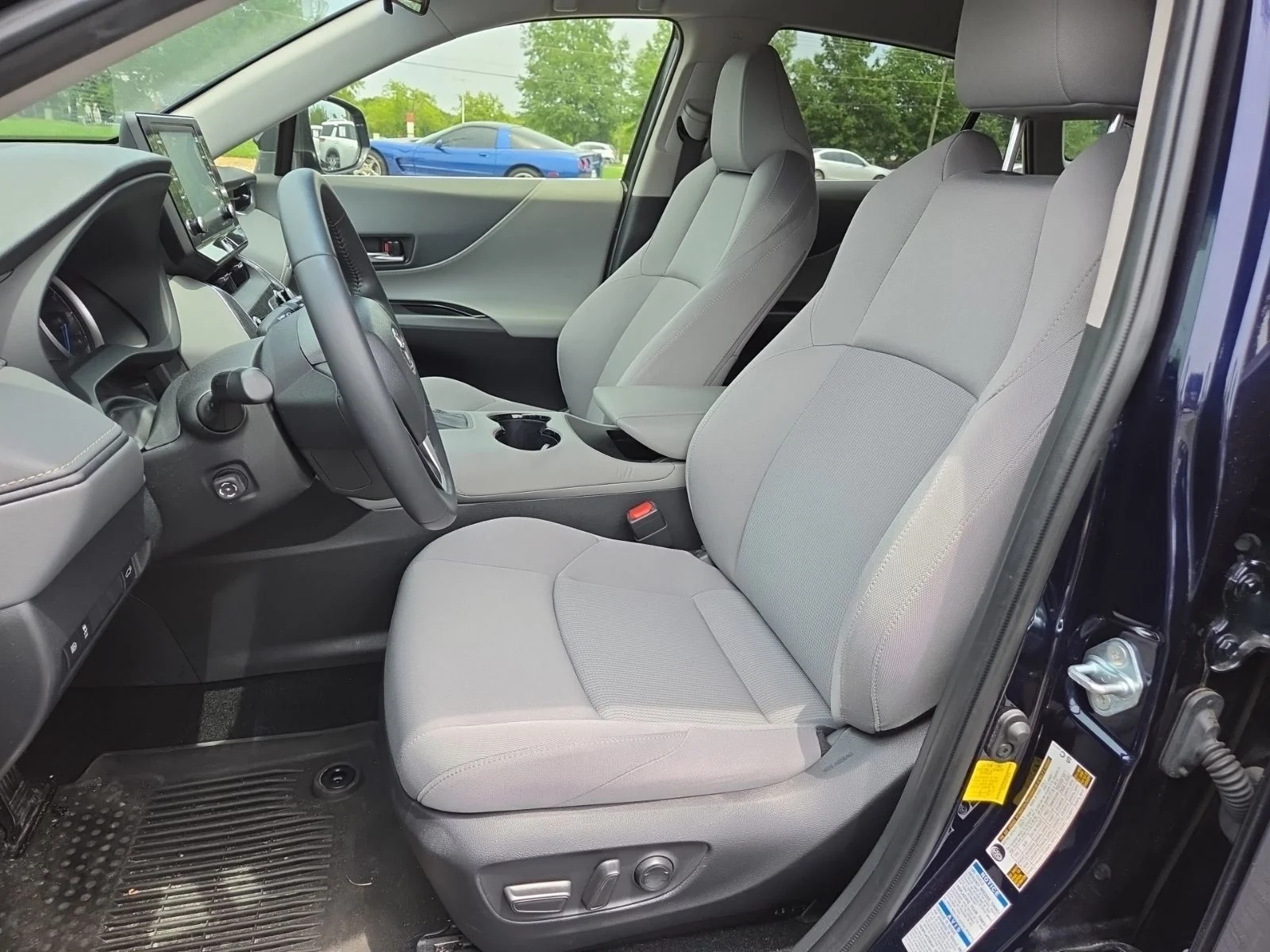 Used 2022  Toyota LE image 9