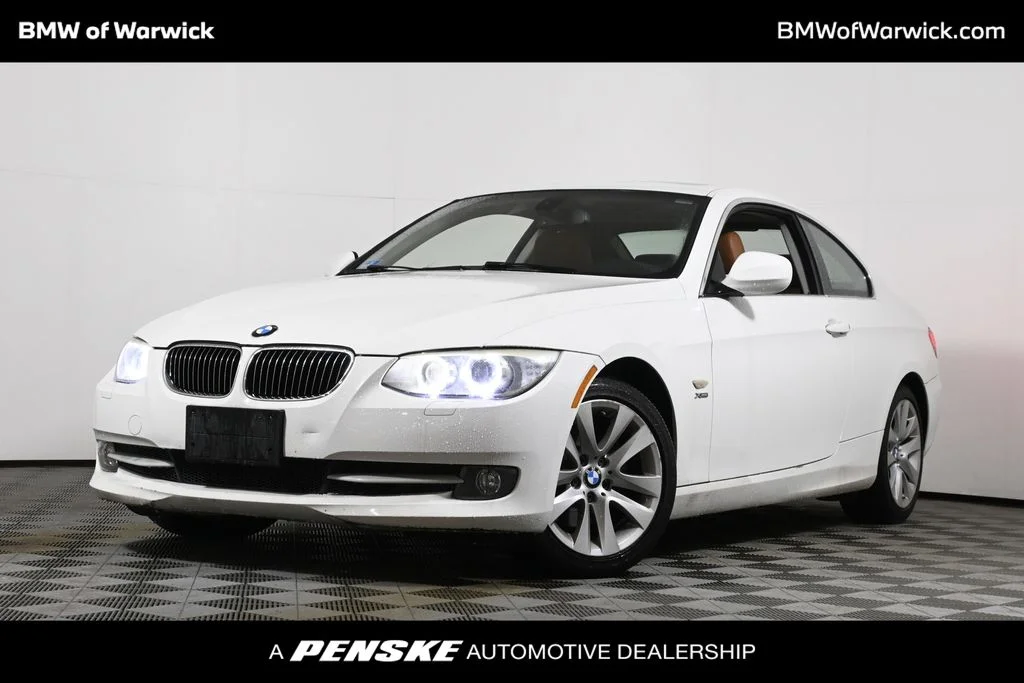 Used 2011 White BMW 328i xDrive image 1