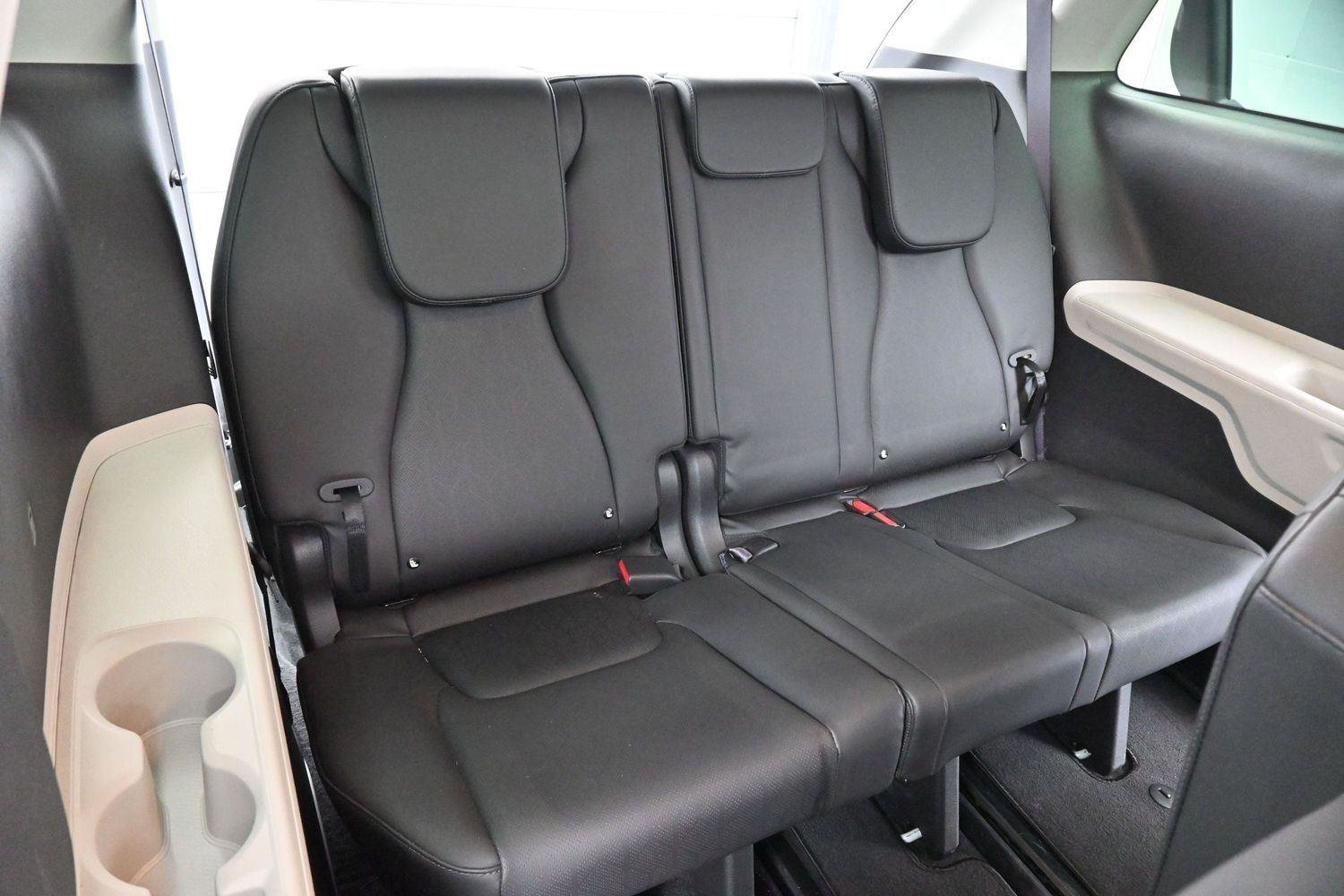 Used 2022 Snow White Pearl Kia LXS image 30