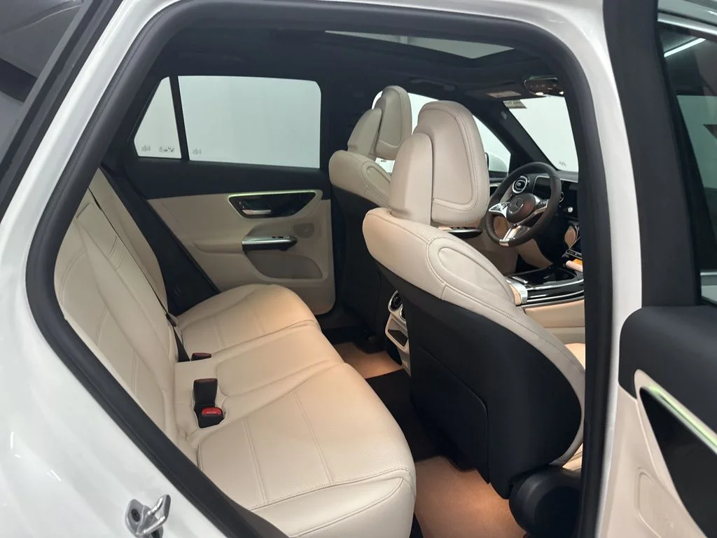 Used 2026 White Mercedes-Benz GLC 300 image 22