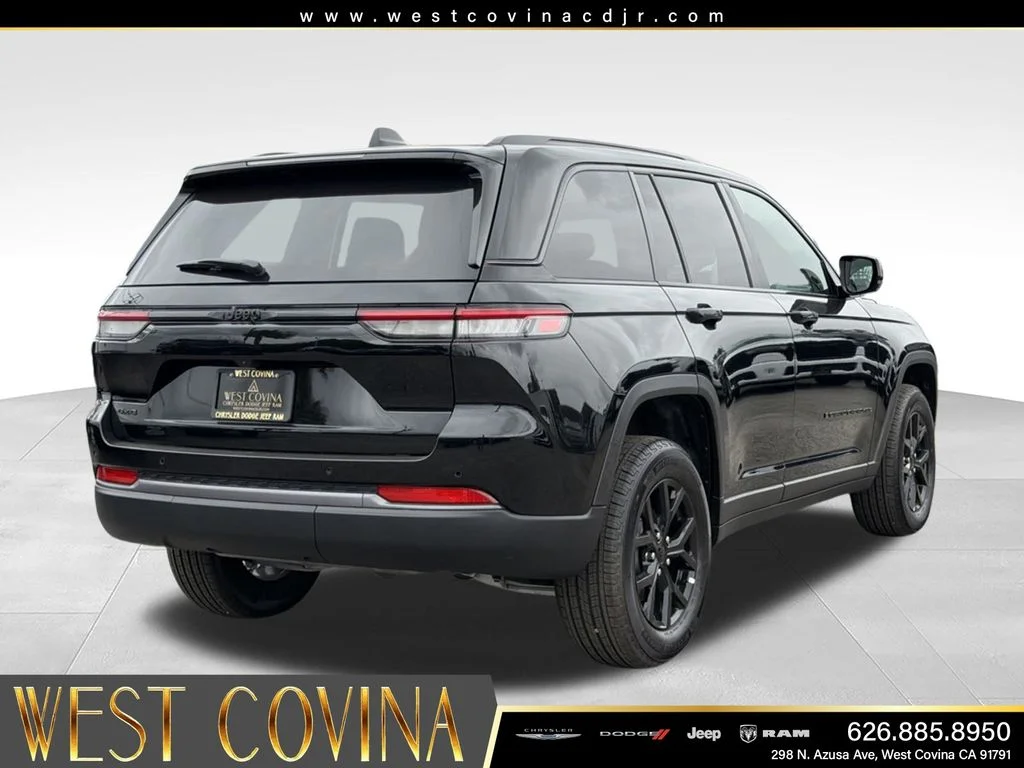 New 2026 Diamond Black Crystal Pearlcoat Jeep Altitude image 8