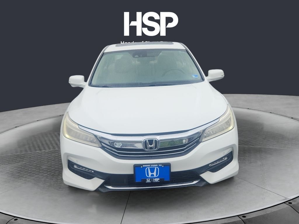 Used 2017 White Orchid Pearl Honda Touring image 8