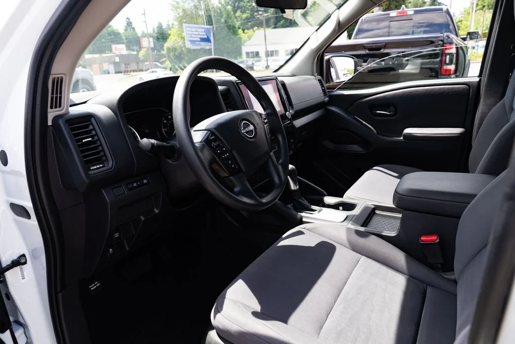 Used 2022 White Nissan S image 17