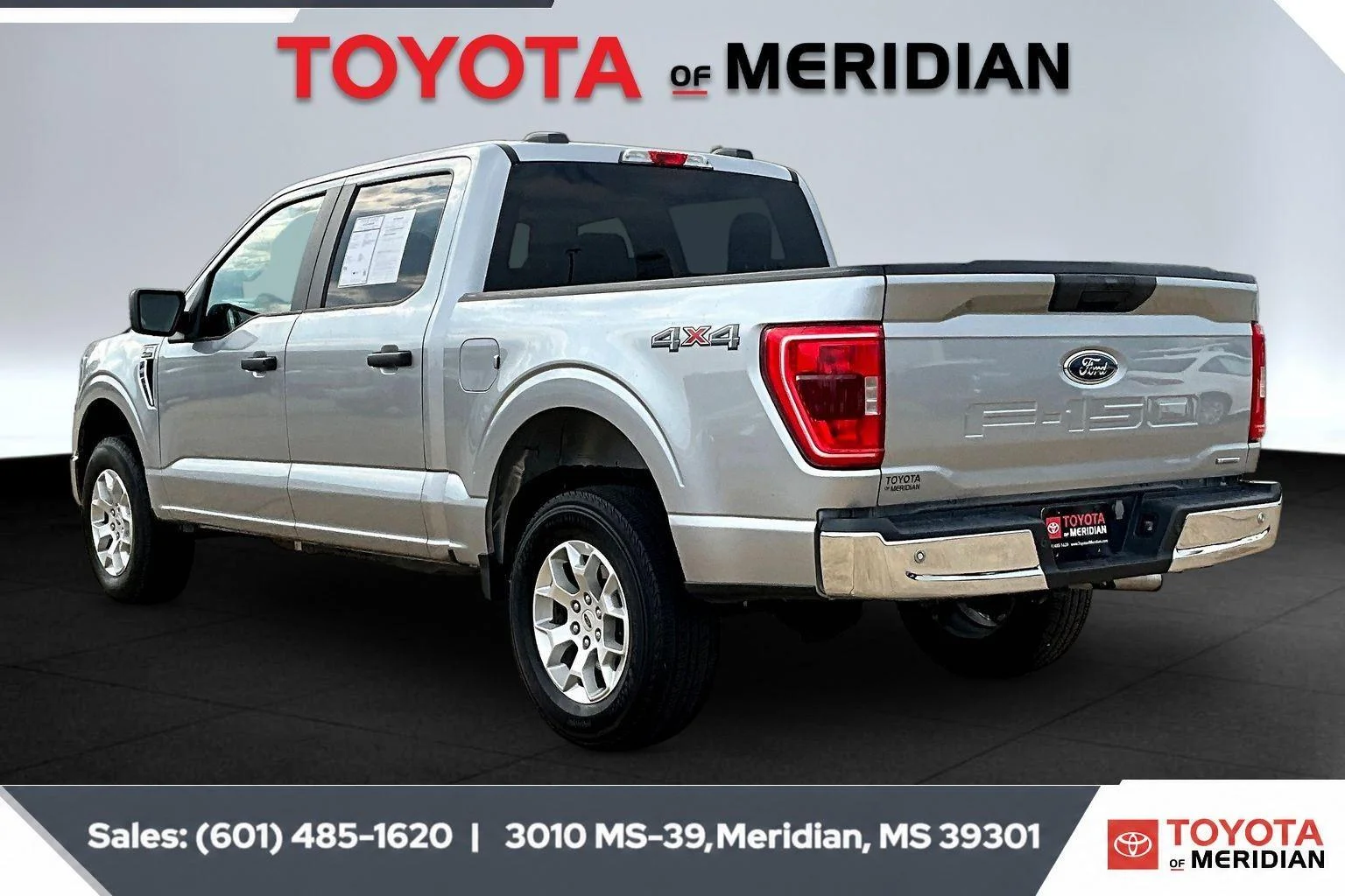 Used 2023 Iconic Silver Ford XLT image 2