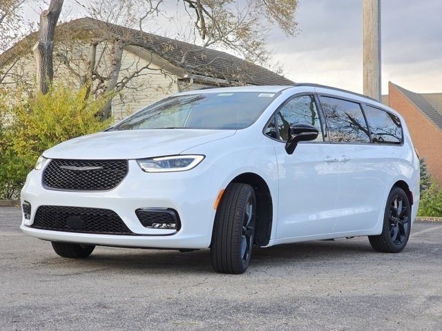 New 2026 Bright White Clear-Coat Exterior Paint Chrysler Select image 23