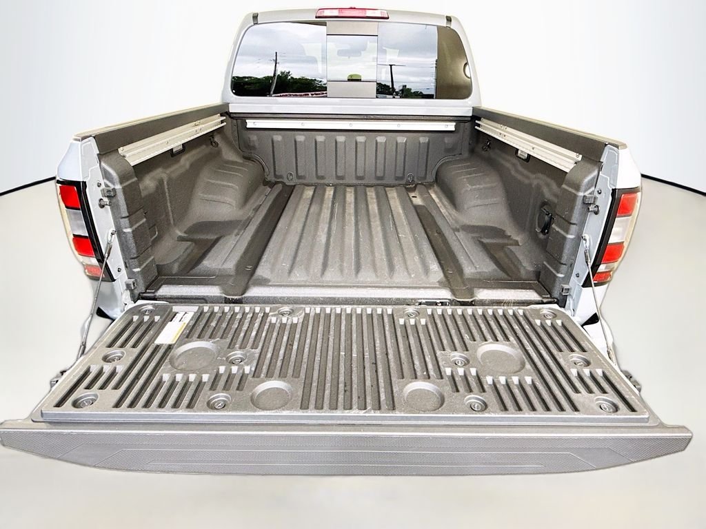 Used 2025 Boulder Gray Pearl Nissan PRO-4X image 27