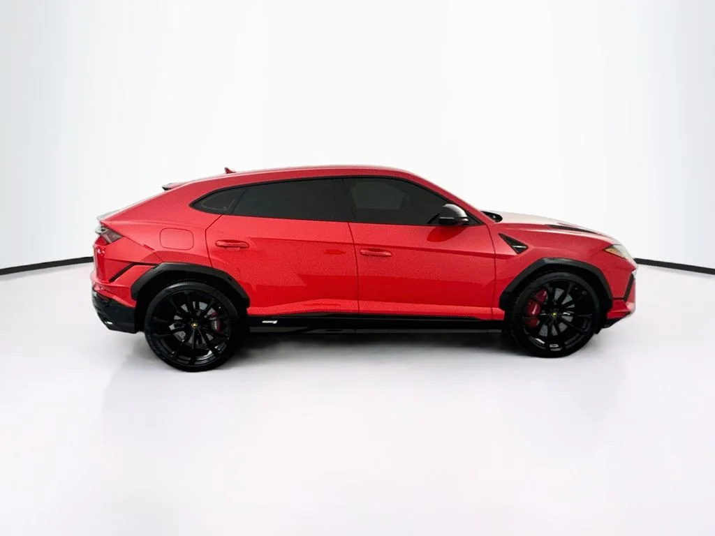 Used 2023 Red Lamborghini S image 4