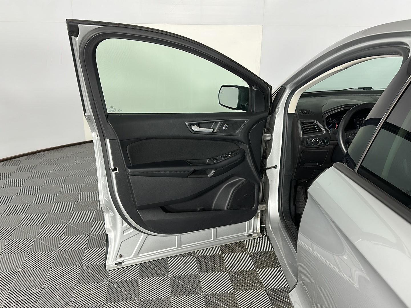 Used 2019 Ingot Silver Ford SE image 17